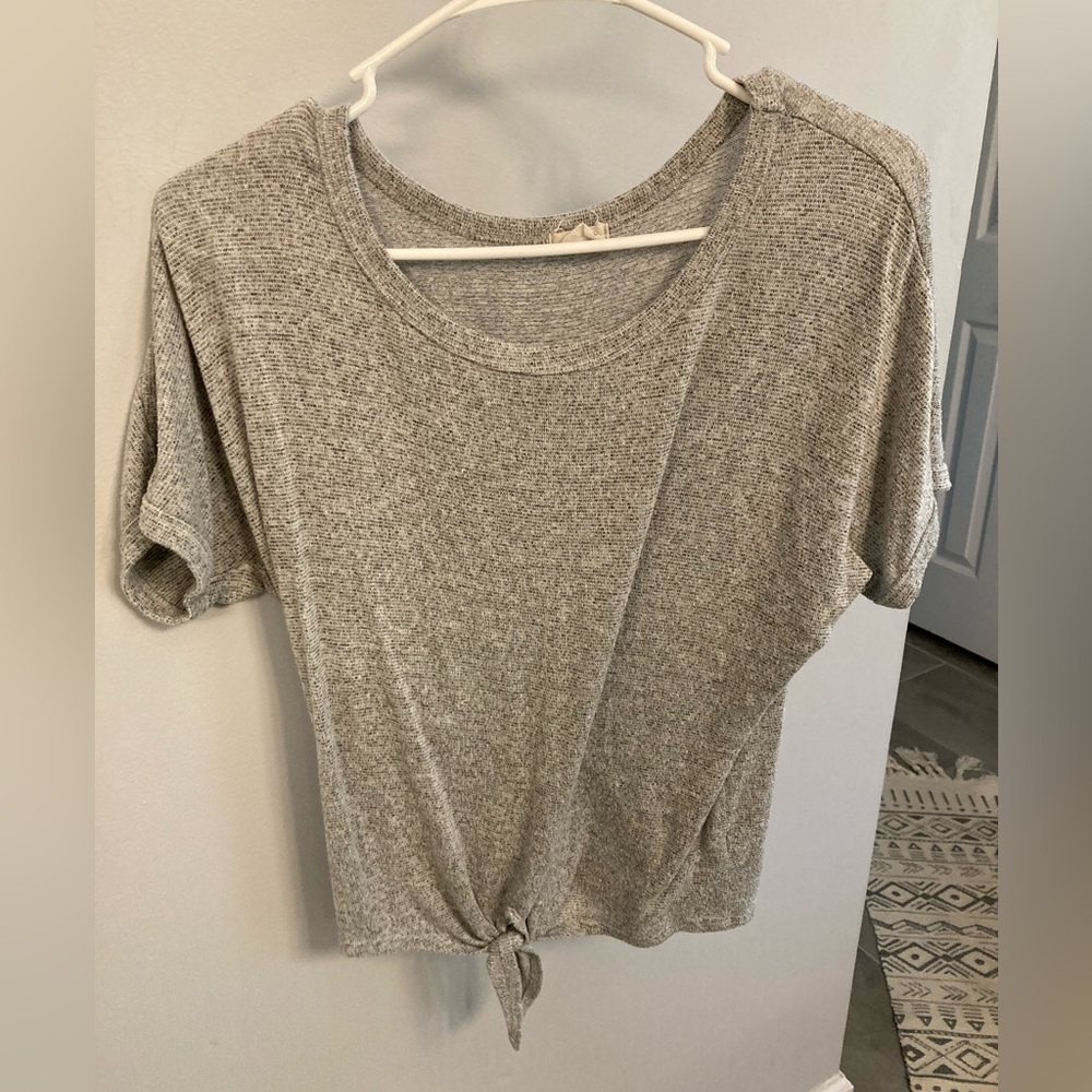 Caution to the wind large gray short sleeve shirt